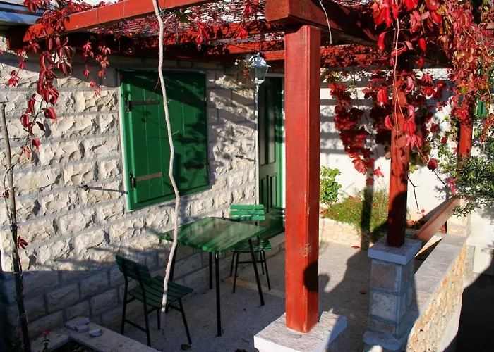 House With A Parking Space Bol, Brac - 2894