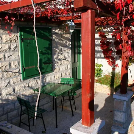 House With A Parking Space Bol, Brac - 2894